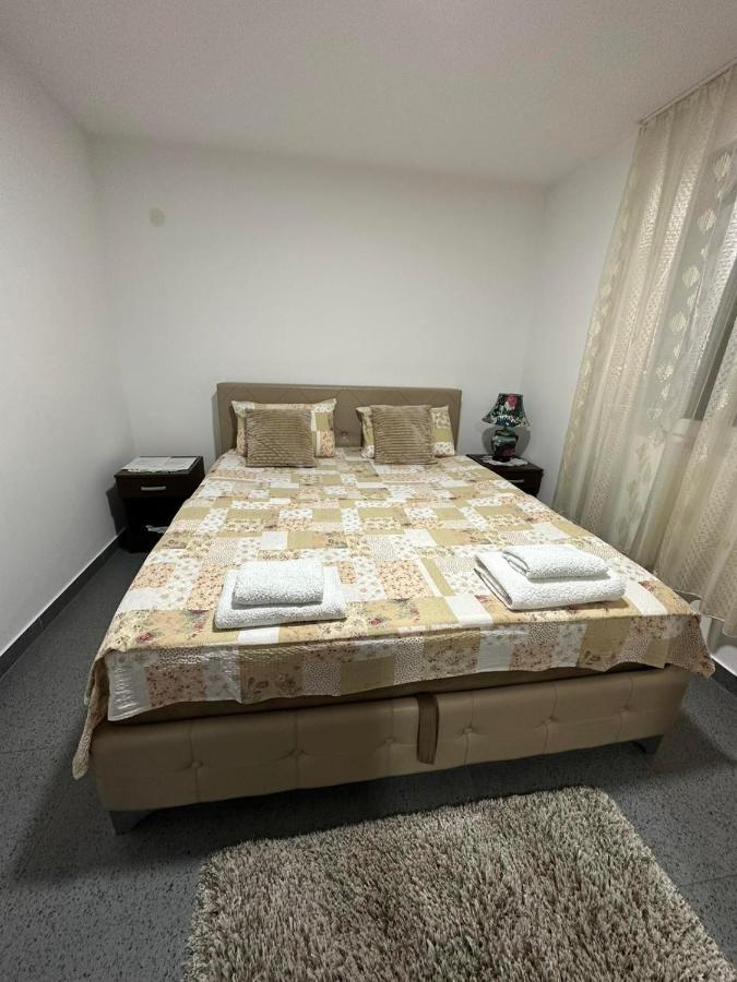 Angelikatos Apartment Golubac Bagian luar foto